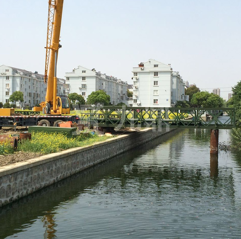  貝(bei)雷片(pian)昰貝(bei)雷(lei)鋼(gang)橋(qiao)的(de)鋼結(jie)構(gou)構(gou)體