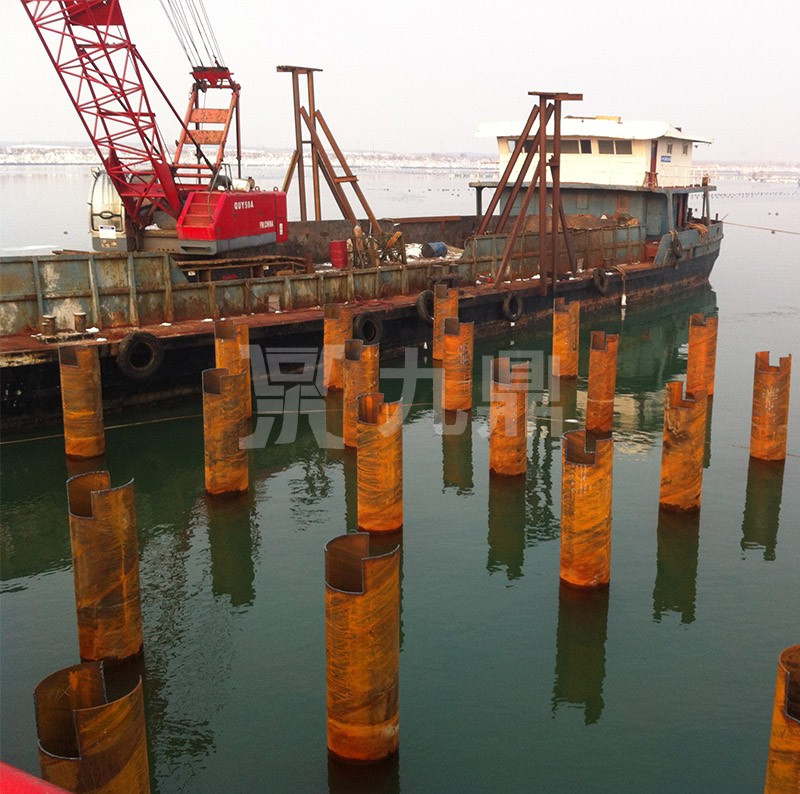中(zhong)交(jiao)三航威海(hai)青(qing)榮城際公(gong)路雙島港(gang)特(te)大橋鋼平(ping)檯